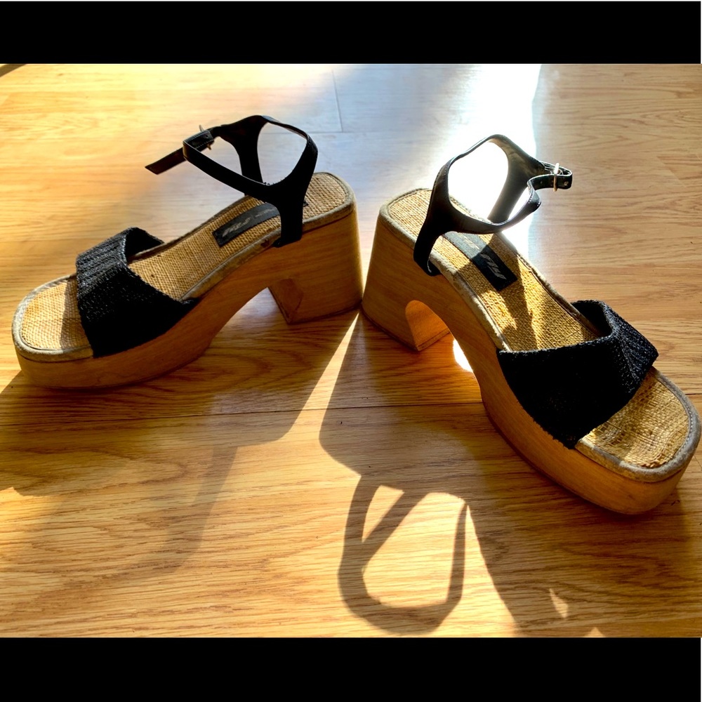 Cute vintage sandals size 7.5